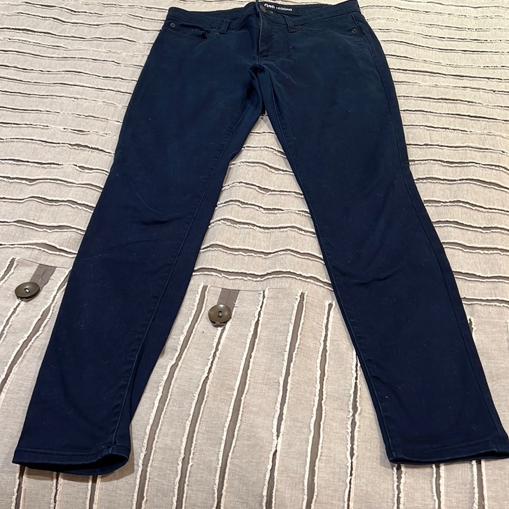 Women’s size 8 GAP Navy legging Jeans. Measurements in the photos